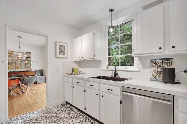 842 NW 9th Ct, Miami, FL 33136