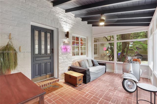 842 NW 9th Ct, Miami, FL 33136