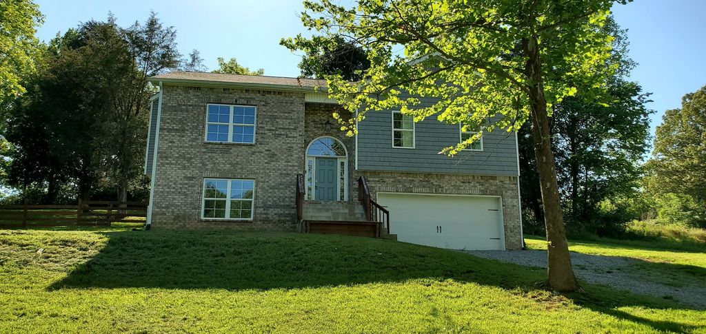 2004 McMahan Hollow Rd, Pleasant View, TN 37146