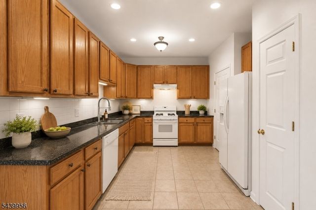 252 Moonlight Dr, Piscataway Twp., NJ 08854