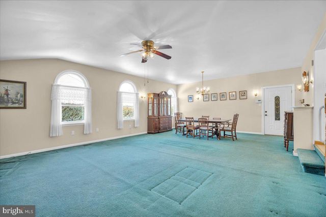 24 CONSTITUTION BLVD, Berlin, NJ 08009