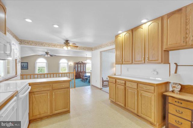 24 CONSTITUTION BLVD, Berlin, NJ 08009