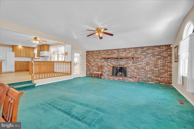 24 CONSTITUTION BLVD, Berlin, NJ 08009