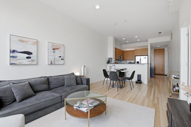 500 W Superior Street 1010, Chicago, IL 60654