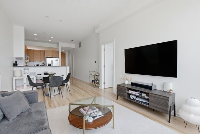 500 W Superior Street 1010, Chicago, IL 60654