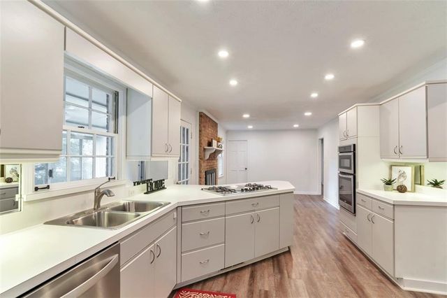 759 Glen Circle, Lawrenceville, GA 30044