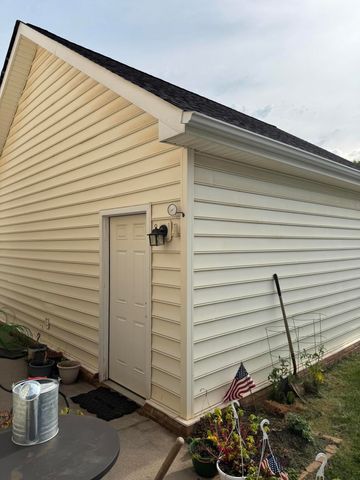 1060 Cranberry CT, Moneta, VA 24121