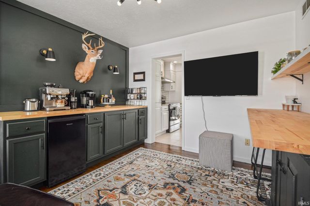 5682 Yellow Wood Drive, South Bend, IN 46614