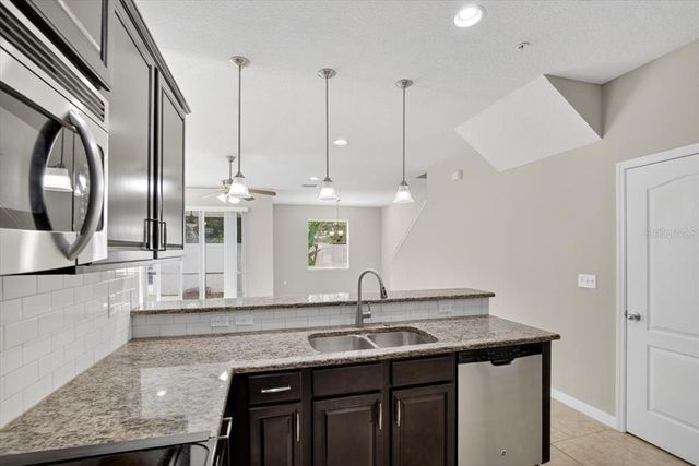 8632 MIRAMAR TERRACE CIRCLE, Temple Terrace, FL 33637