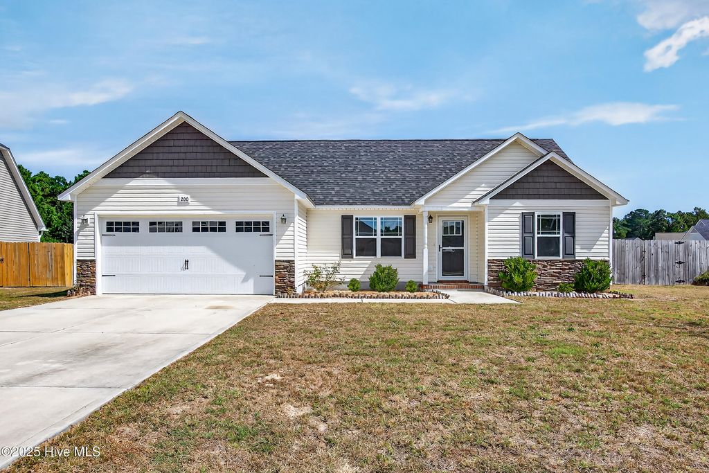 200 Tappi Terrace, Hubert, NC 28539