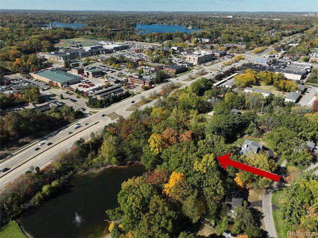 4255 Telegraph Road, Bloomfield Hills, MI 48302