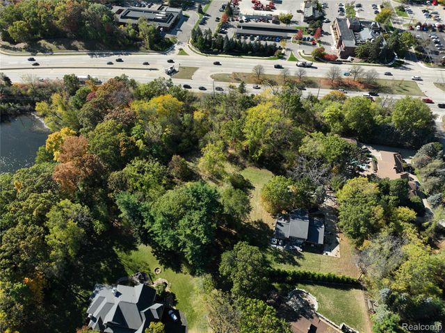 4255 Telegraph Road, Bloomfield Hills, MI 48302