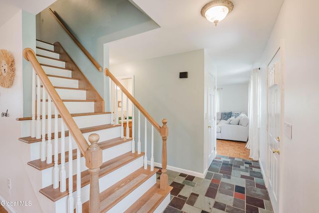 44 Western Avenue, Ravena, NY 12143