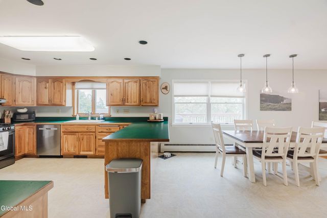 44 Western Avenue, Ravena, NY 12143