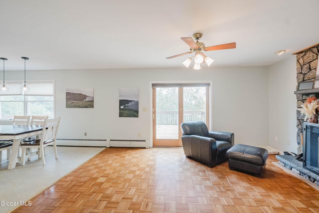 44 Western Avenue, Ravena, NY 12143