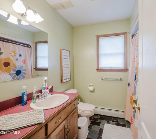 44 Western Avenue, Ravena, NY 12143