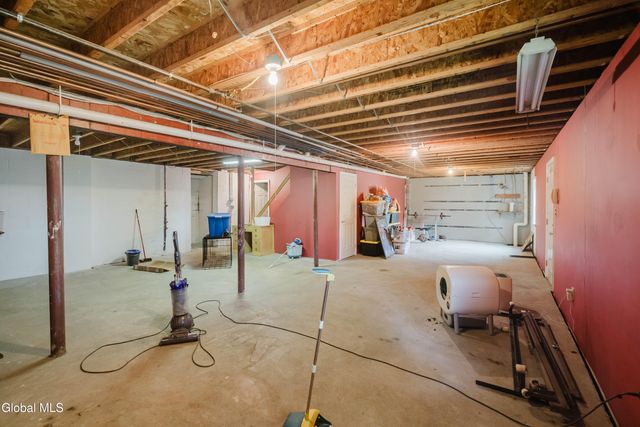 44 Western Avenue, Ravena, NY 12143