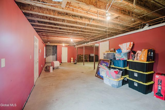 44 Western Avenue, Ravena, NY 12143