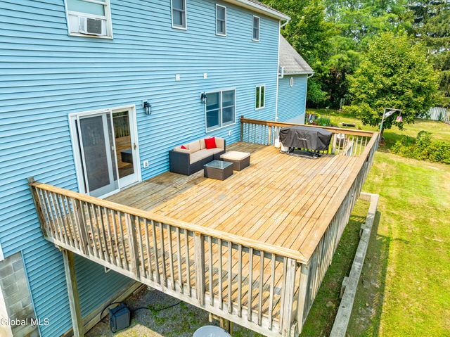 44 Western Avenue, Ravena, NY 12143