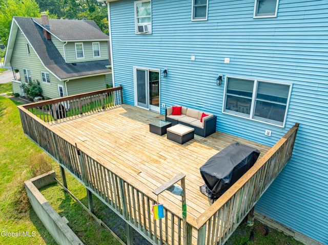 44 Western Avenue, Ravena, NY 12143