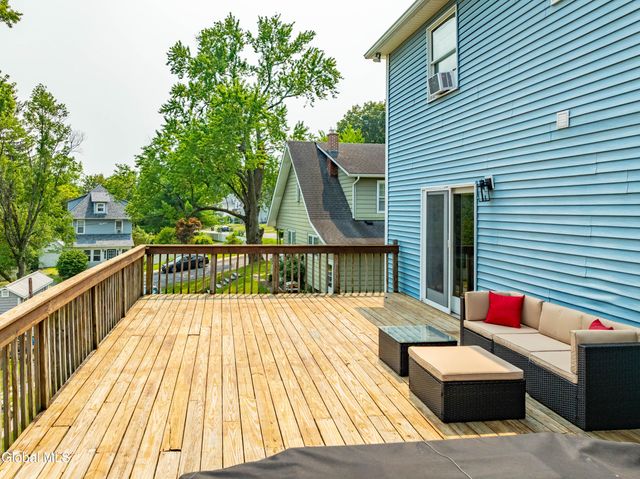 44 Western Avenue, Ravena, NY 12143