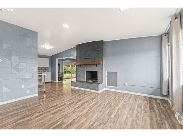 1615 19TH St, Myrtle Point, OR 97458