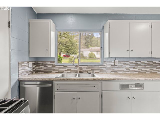 1615 19TH St, Myrtle Point, OR 97458