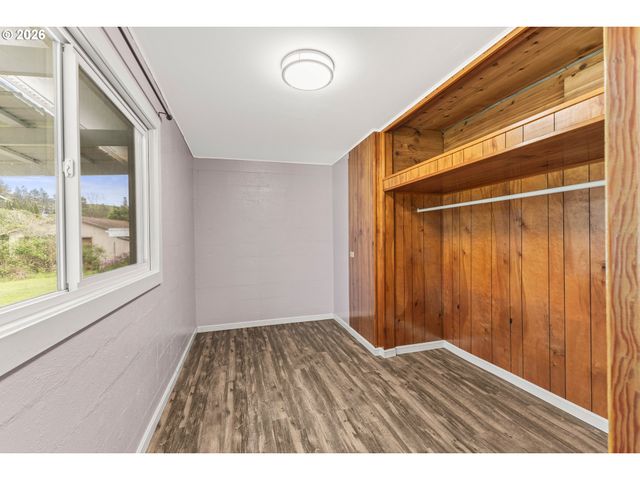 1615 19TH St, Myrtle Point, OR 97458
