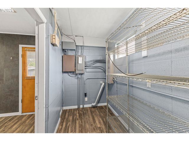1615 19TH St, Myrtle Point, OR 97458