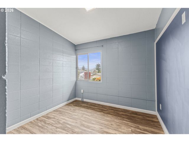 1615 19TH St, Myrtle Point, OR 97458