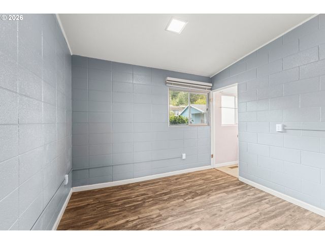 1615 19TH St, Myrtle Point, OR 97458