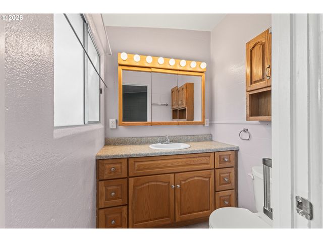 1615 19TH St, Myrtle Point, OR 97458