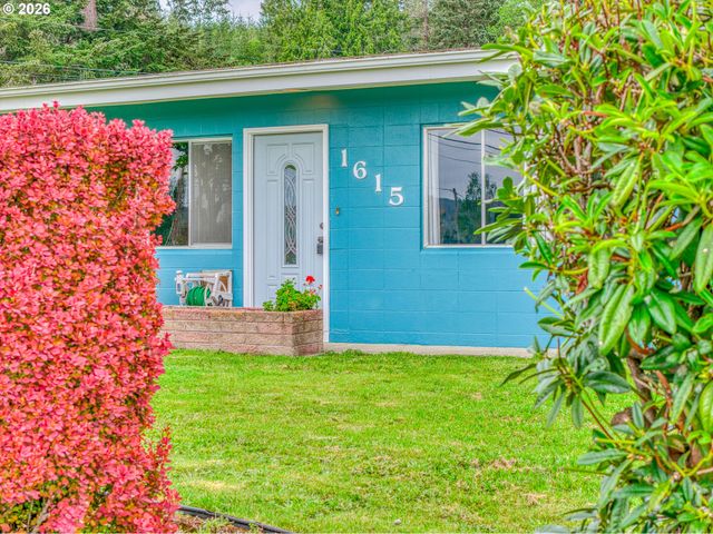 1615 19TH St, Myrtle Point, OR 97458