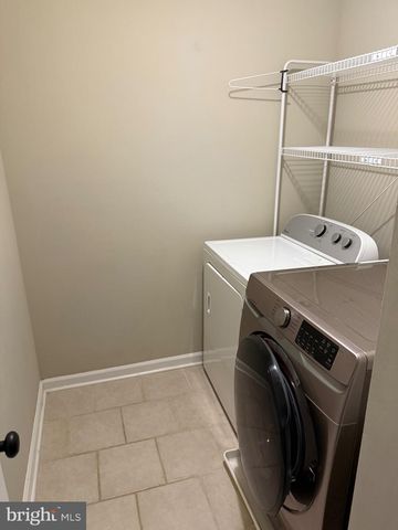 313 FOUNTAIN HALL CT, Mount Laurel, NJ 08054