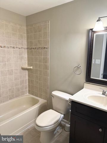 313 FOUNTAIN HALL CT, Mount Laurel, NJ 08054