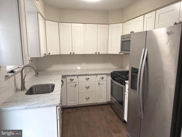 313 FOUNTAIN HALL CT, Mount Laurel, NJ 08054