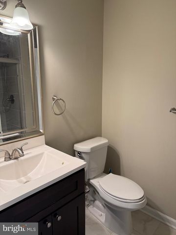 313 FOUNTAIN HALL CT, Mount Laurel, NJ 08054