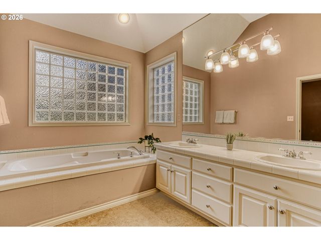 17944 Nw GILBERT Ln, Portland, OR 97229