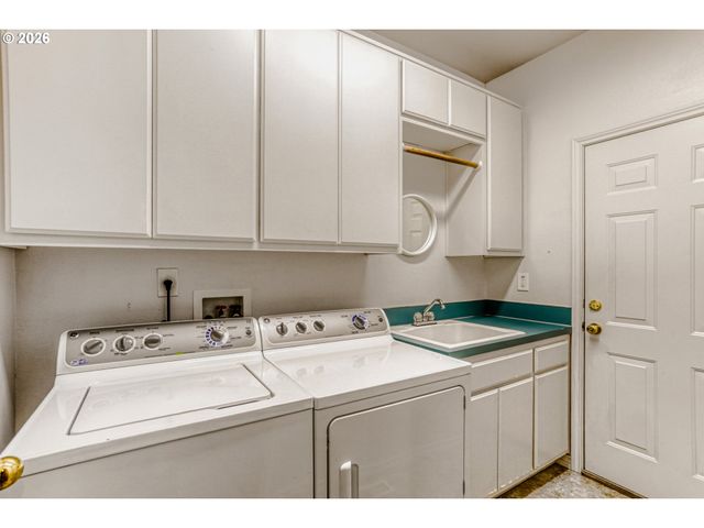 17944 Nw GILBERT Ln, Portland, OR 97229