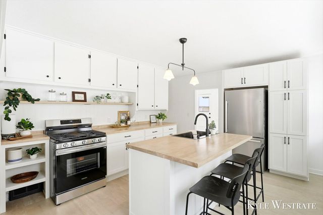 341 Holly Street Sw, City Of Wyoming, MI 49548