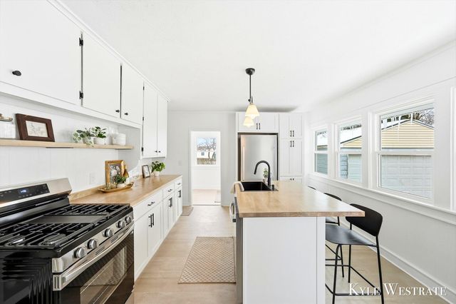 341 Holly Street Sw, City Of Wyoming, MI 49548