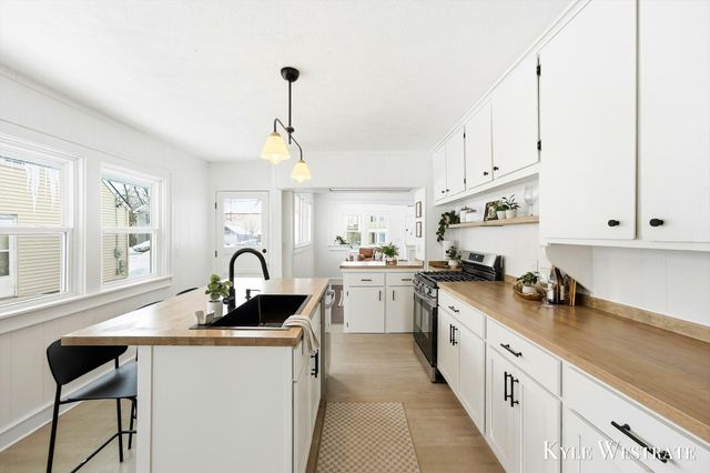 341 Holly Street Sw, City Of Wyoming, MI 49548