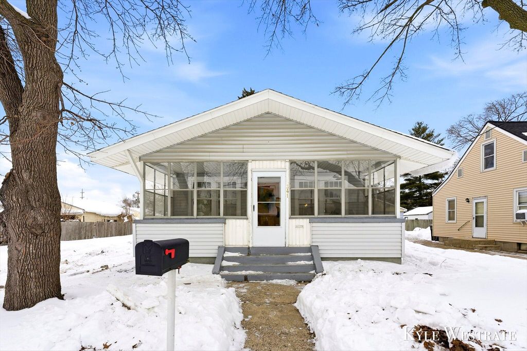 341 Holly Street Sw, City Of Wyoming, MI 49548