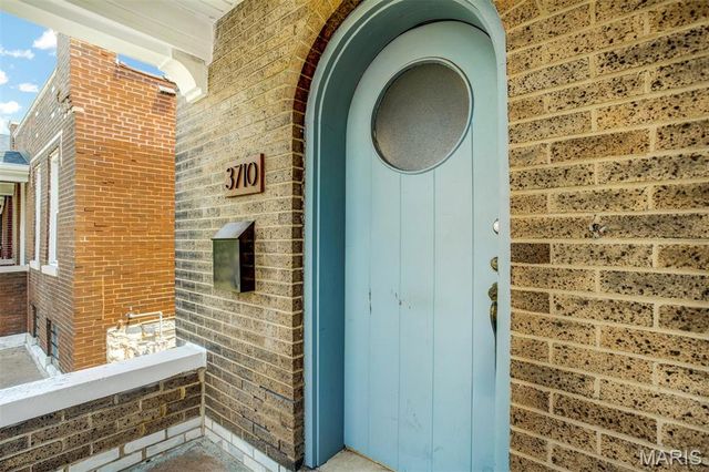 3710 Gustine Avenue, St Louis, MO 63116