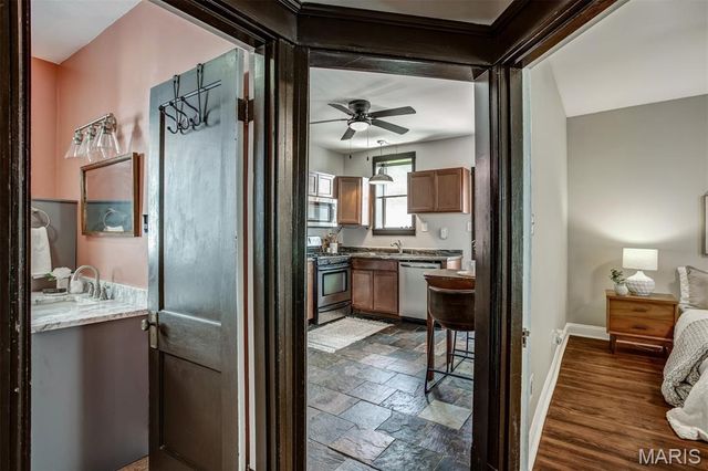 3710 Gustine Avenue, St Louis, MO 63116