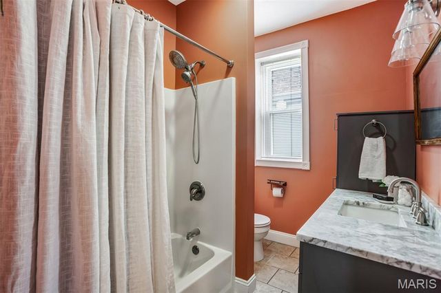 3710 Gustine Avenue, St Louis, MO 63116