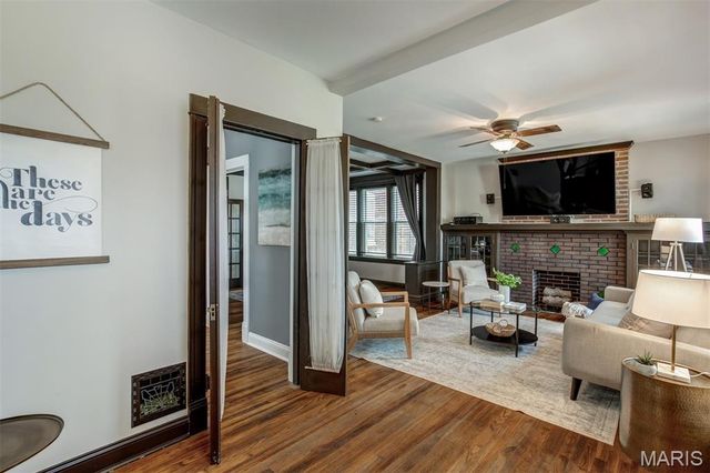 3710 Gustine Avenue, St Louis, MO 63116
