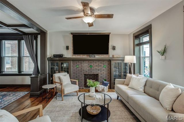 3710 Gustine Avenue, St Louis, MO 63116