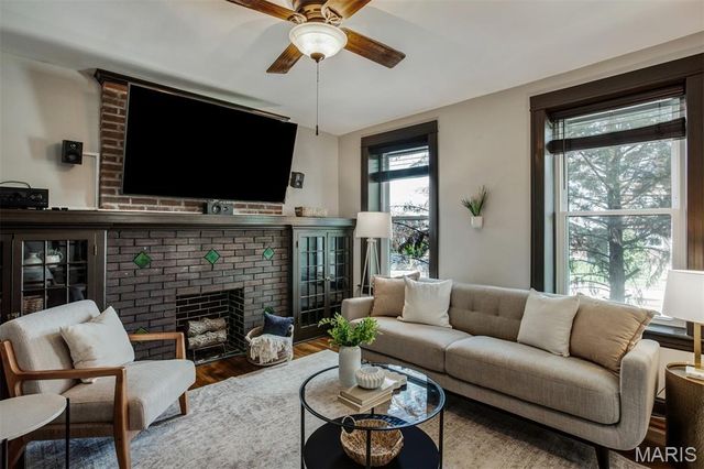 3710 Gustine Avenue, St Louis, MO 63116