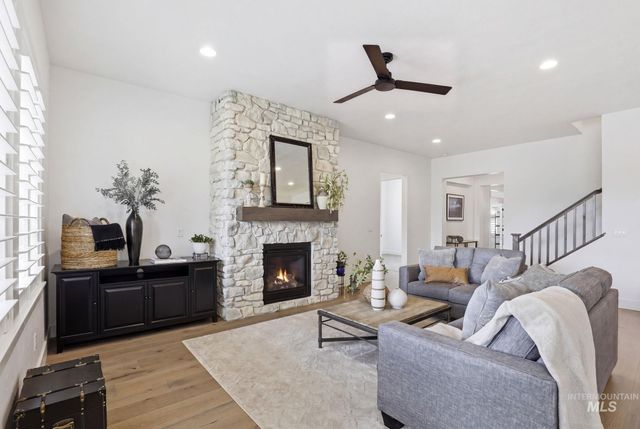 11371 W Heliopsis Dr, Star, ID 83669